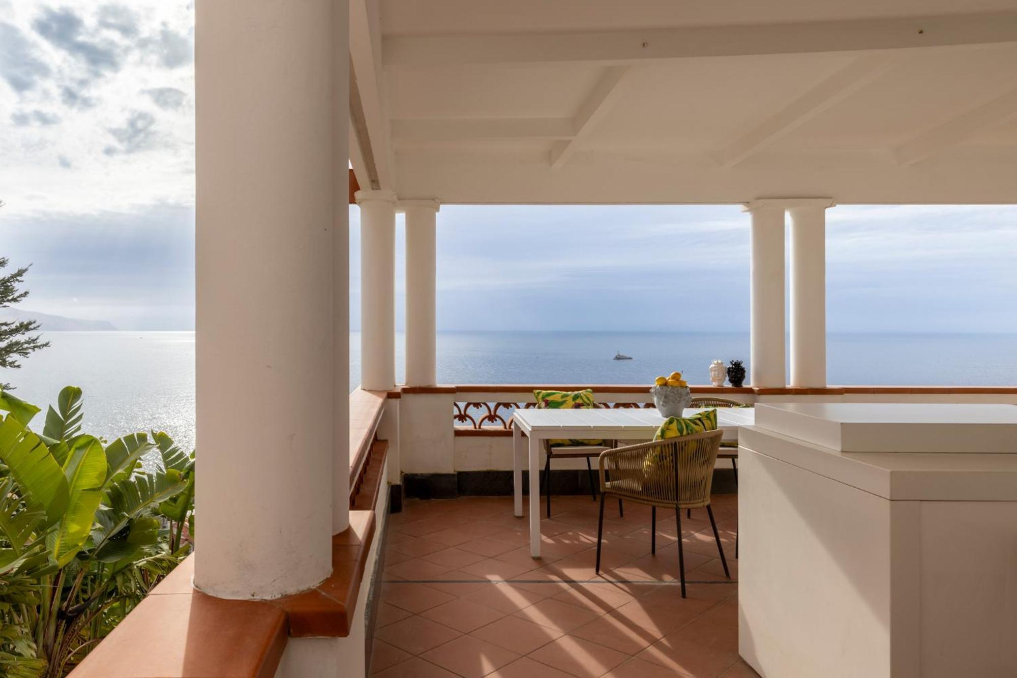 Di Capua House Hotel มัสซาลูเบรนเซ ภายนอก รูปภาพ