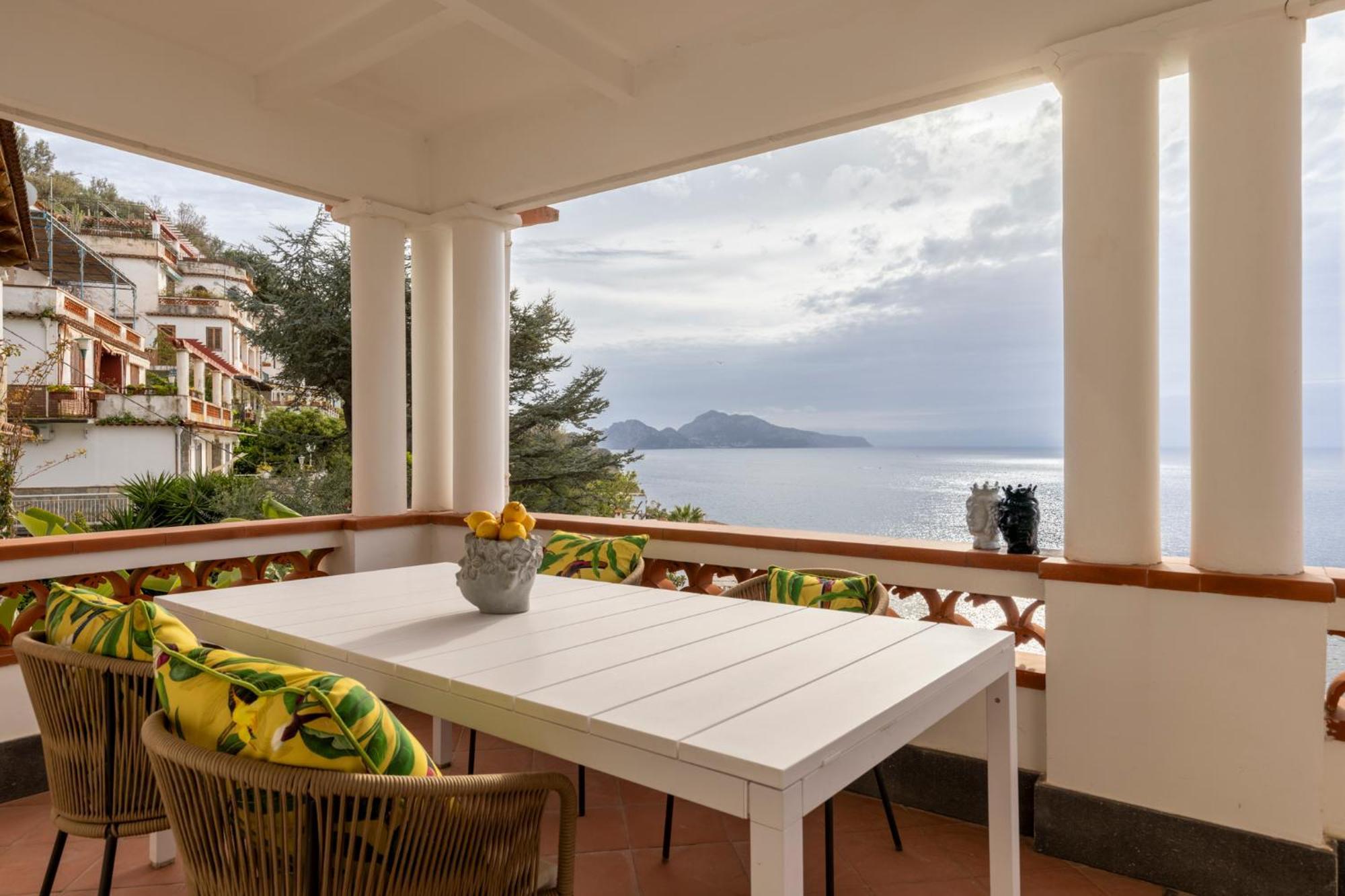 Di Capua House Hotel มัสซาลูเบรนเซ ภายนอก รูปภาพ
